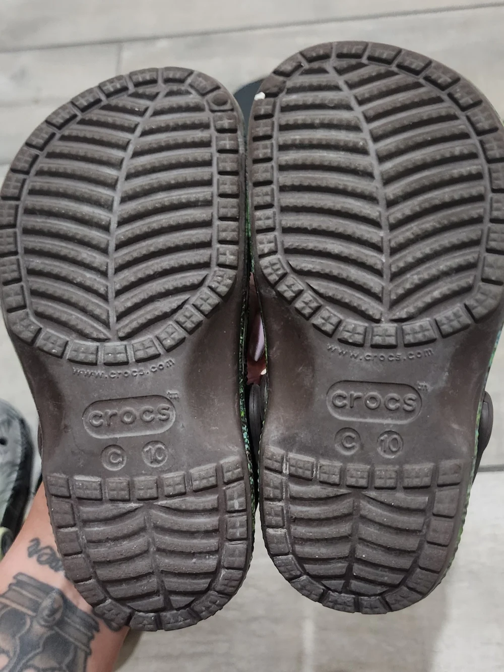 Crocs And Havaianas Lot